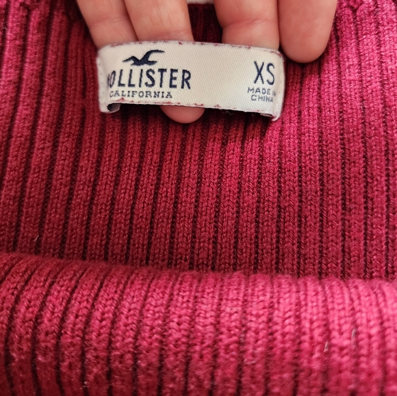 Hollister off the shoulder sweater - Picture 4 of 5